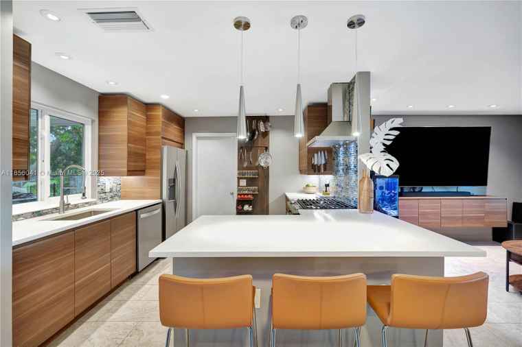 Photo of 553 Riverside Dr Palm Beach Gardens, FL 33410