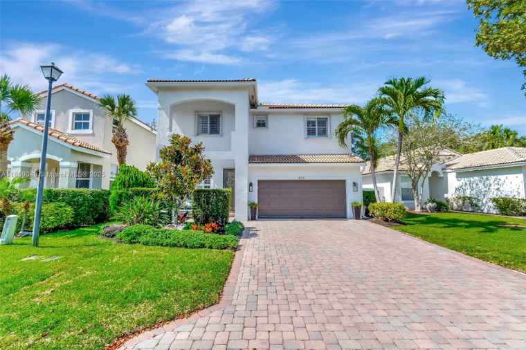 Photo of 4231 N Magnolia Cir Delray Beach, FL 33445