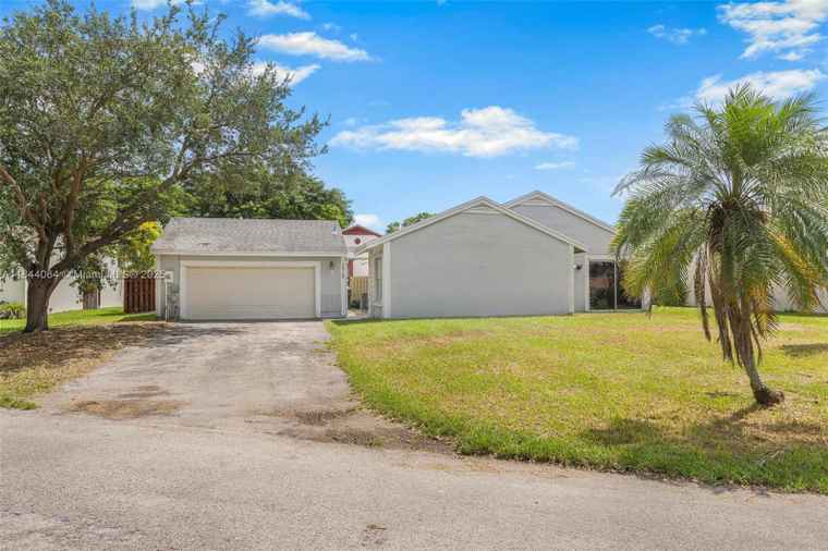 Photo of 1312 N Quetzal Ct Homestead, FL 33035