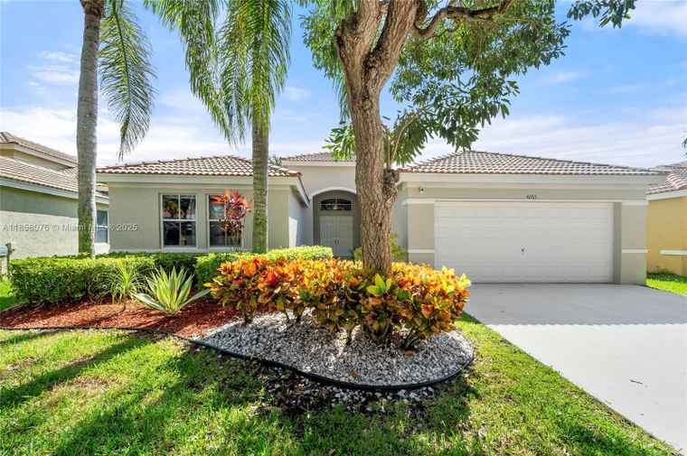 Photo of 4265 Palmetto Trl Weston, FL 33331