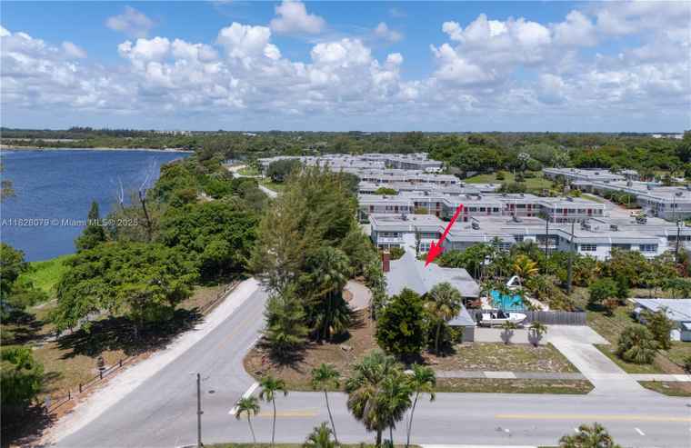Photo of 3410 Lake Osborne Dr Lake Worth, FL 33461