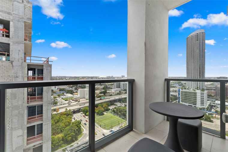 Photo of 239 SW 9th St #2303 Miami, FL 33130