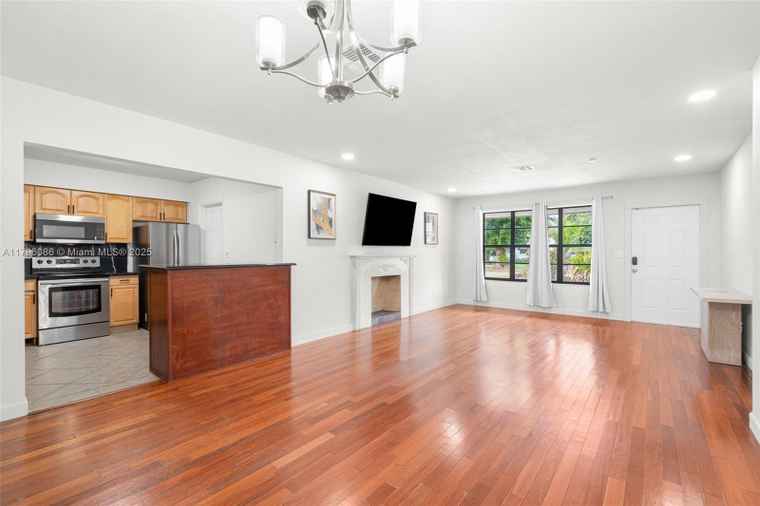 Photo of 1100 N 31st Ct Hollywood, FL 33021