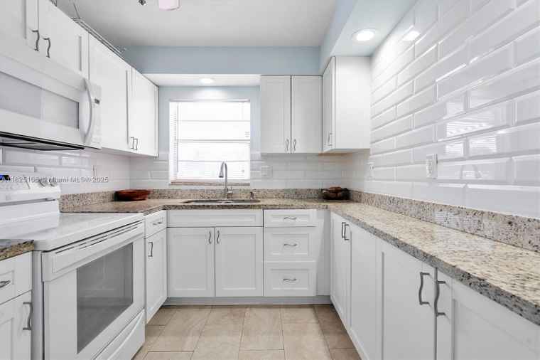 Photo of 1200 Tallwood Ave #109 Hollywood, FL 33021