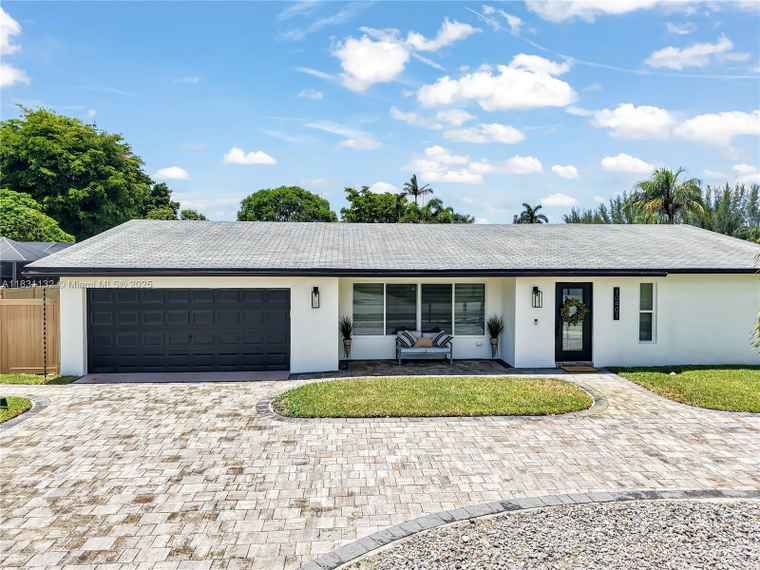 Photo of 10401 NW 21st St Pembroke Pines, FL 33026