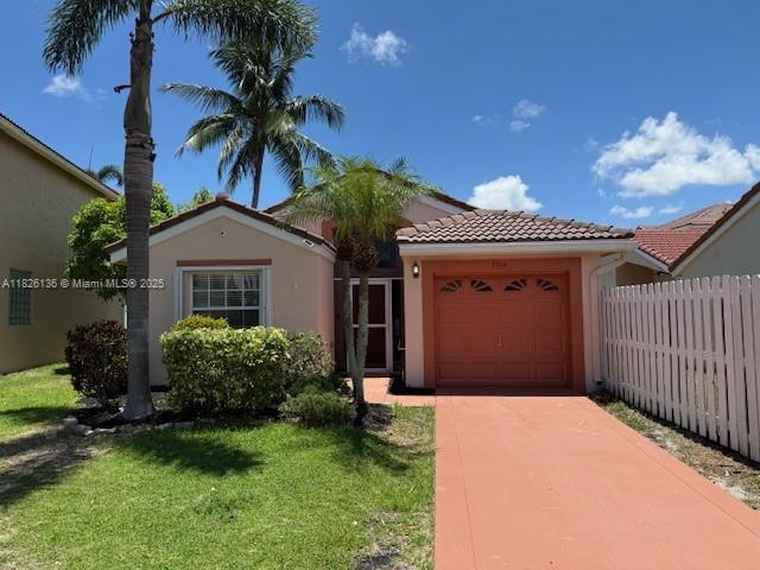 Photo of 7964 La Rose Ct Lake Worth, FL 33467