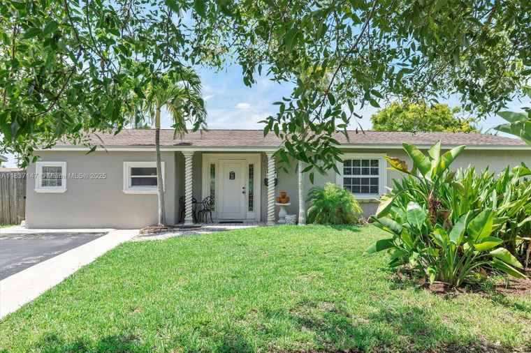 Photo of 65 NE 209th Ter Miami Gardens, FL 33179