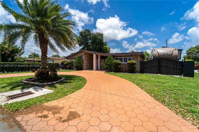 Photo of 3404 Garden Ln Miramar, FL 33023