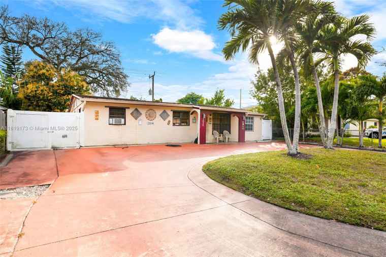 Photo of 5626 Atlanta St Hollywood, FL 33021