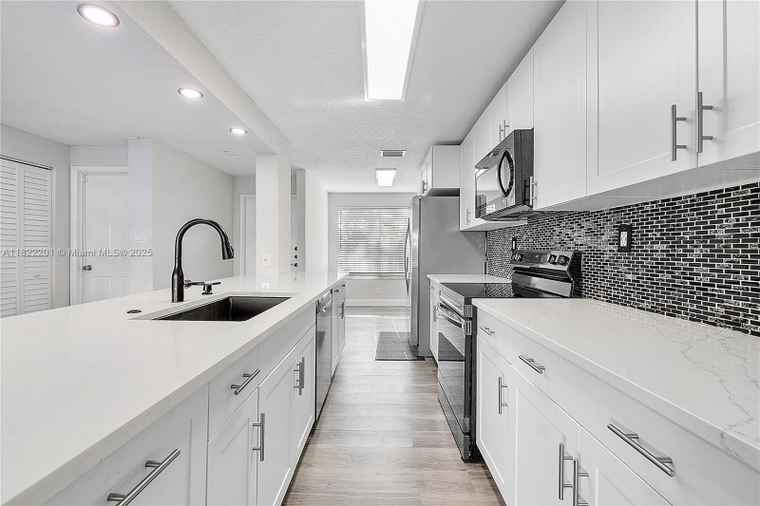 Photo of 8239 NW 8th St #3 Plantation, FL 33324