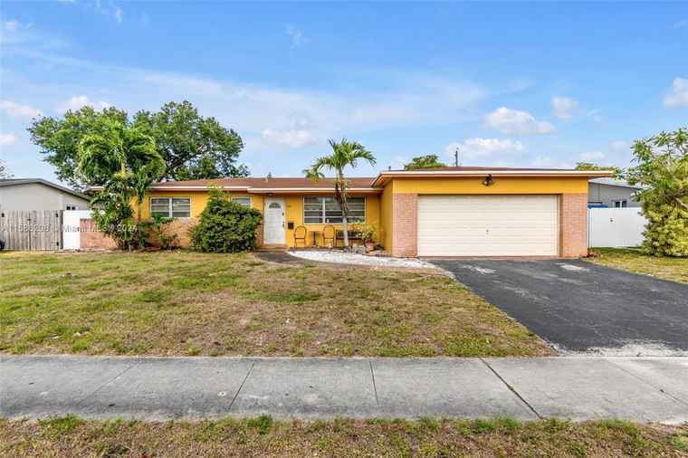 Photo of 120 NW 76th Ave Pembroke Pines, FL 33024