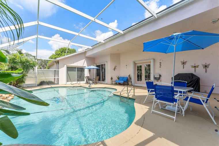 Photo of 800 Clearbrook Park Cir Delray Beach, FL 33445
