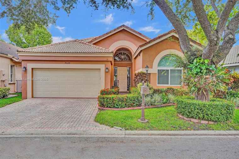 Photo of 5025 NW 95th Dr Coral Springs, FL 33076