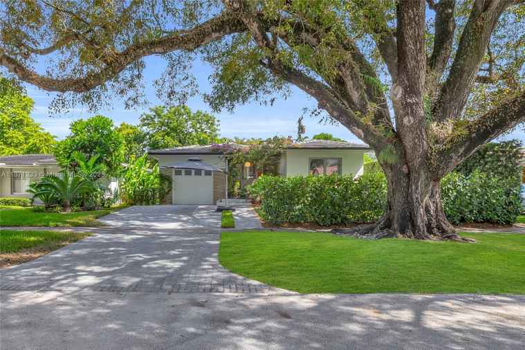 Photo of 415 Velarde Ave Coral Gables, FL 33134