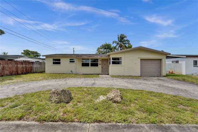 Photo of 7504 Grant St Hollywood, FL 33024
