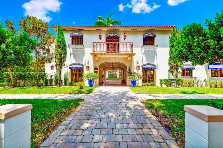 Photo of 111 Aledo Ave Coral Gables, FL 33134