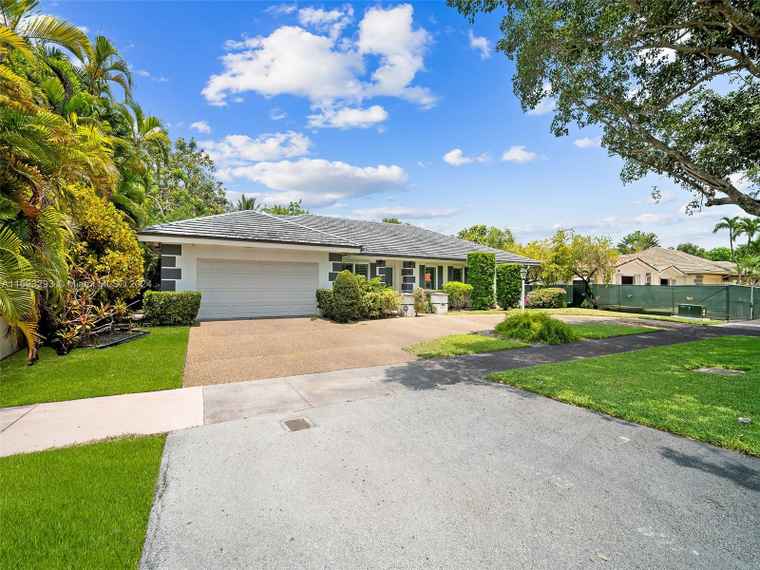 Photo of 451 Hardee Rd Coral Gables, FL 33146