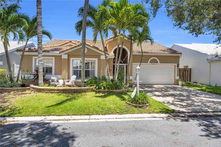 Photo of 10186 Balsa Way Palm Beach Gardens, FL 33410