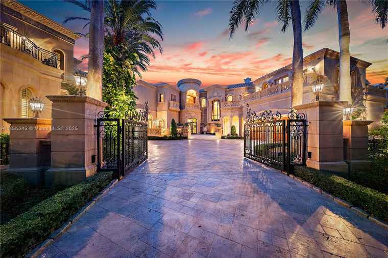 Photo of 209 Commodore Dr Jupiter, FL 33477