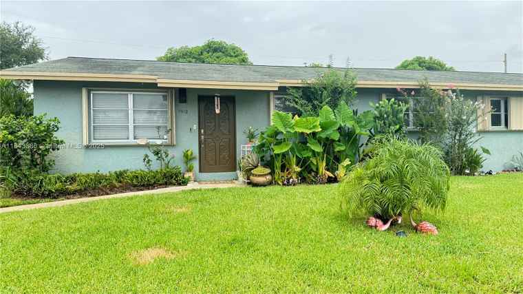Photo of 1912 SW 97th Ter Miramar, FL 33025