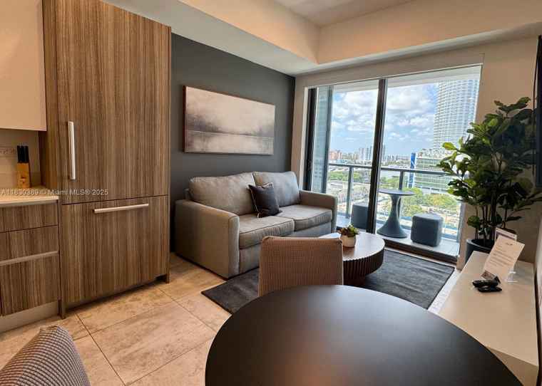 Photo of 239 SW 9th St #1604 Miami, FL 33130