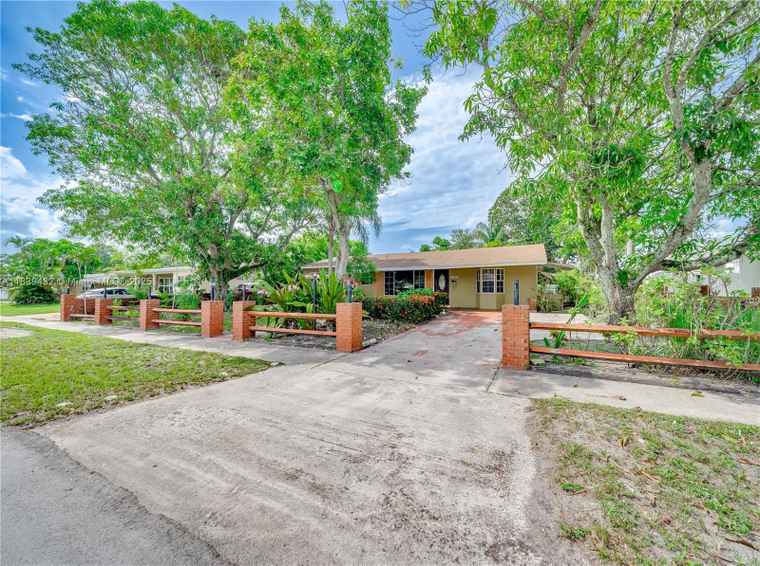 Photo of 7140 Fillmore St Hollywood, FL 33024