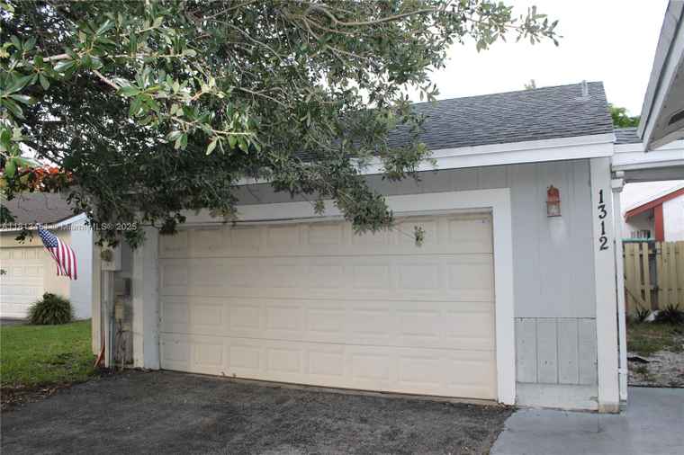 Photo of 1312 N Quetzal Ct Homestead, FL 33035