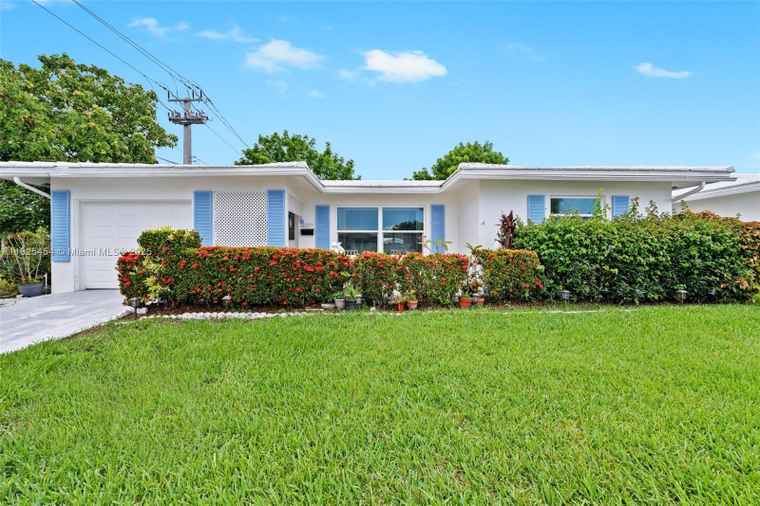 Photo of 6905 NW 73rd St Tamarac, FL 33321