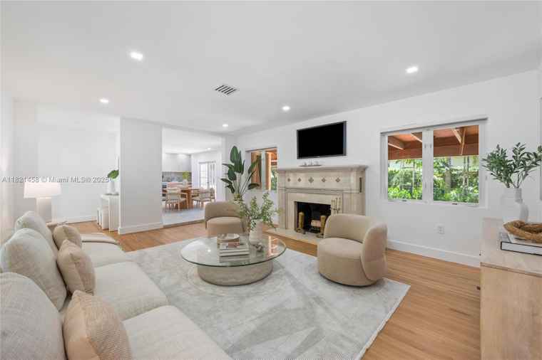 Photo of 5211 Granada Blvd Coral Gables, FL 33146