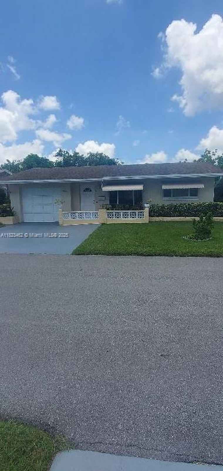 Photo of 4926 NW 48th Ave Tamarac, FL 33319
