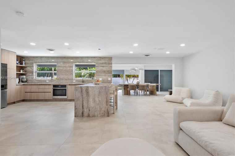 Photo of 417 N Highland Dr Hollywood, FL 33021