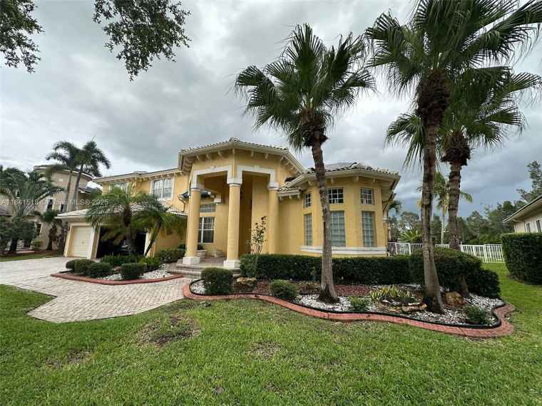 Photo of 16707 NW 20th St Pembroke Pines, FL 33028
