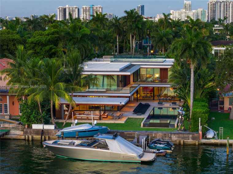 Photo of 126 W San Marino Dr Miami Beach, FL 33139
