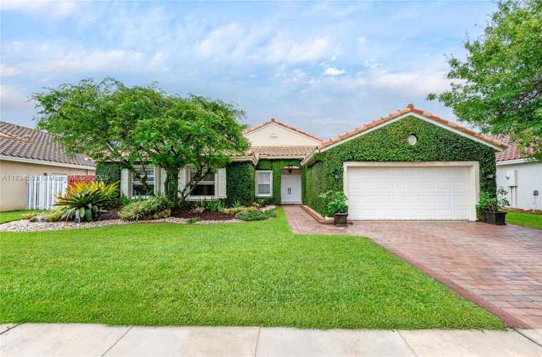 Photo of 1583 SW 191st Ave Pembroke Pines, FL 33029