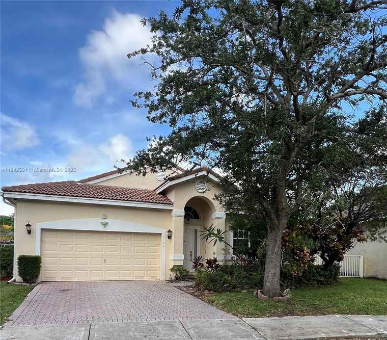 Photo of 2130 NW 166th Ave Pembroke Pines, FL 33028