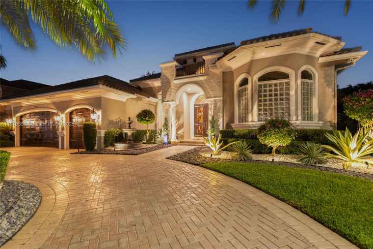 Photo of 10985 Canary Island Ct Plantation, FL 33324