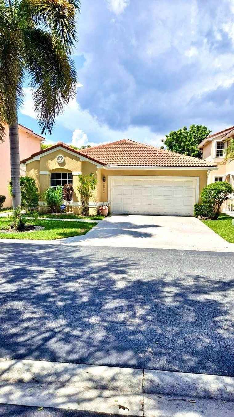 Photo of 11103 NW 46 Dr Coral Springs, FL 33076