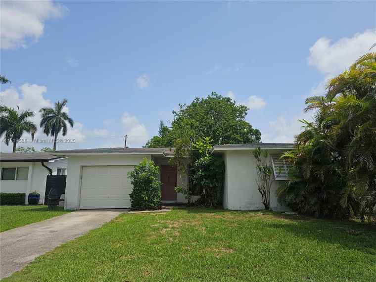 Photo of 131 NE 18th St Homestead, FL 33030
