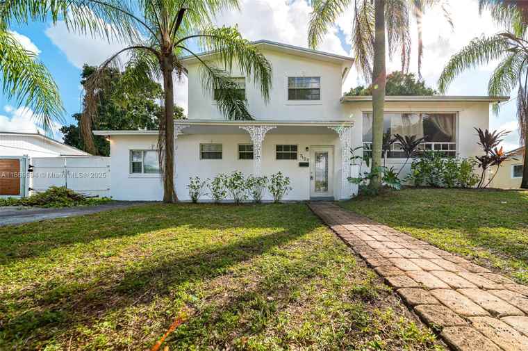Photo of 7120 Duval St Hollywood, FL 33024