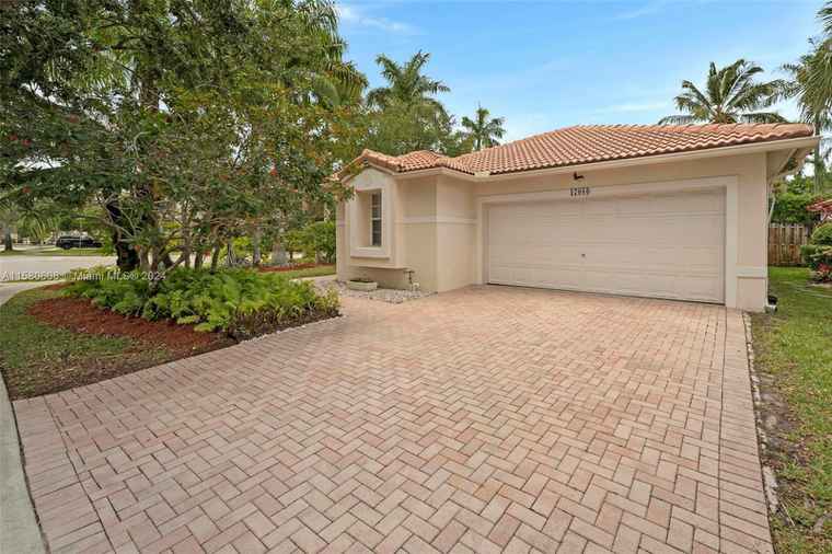 Photo of 17080 NW 10th St Pembroke Pines, FL 33028