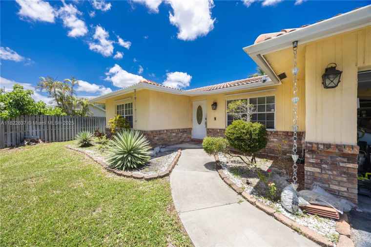 Photo of 11351 NW 37th St Coral Springs, FL 33065