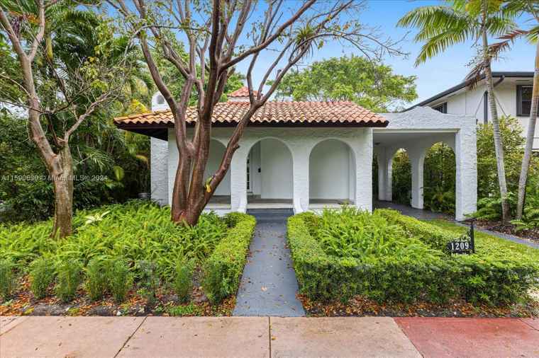 Photo of 1209 San Miguel Ave Coral Gables, FL 33134