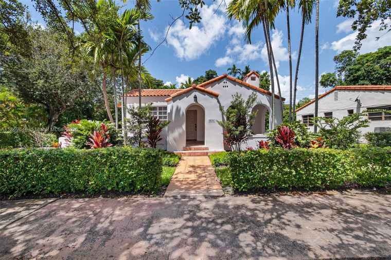 Photo of 820 Lorca St Coral Gables, FL 33134