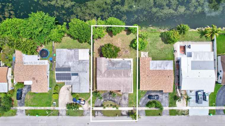 Photo of 9579 NW 26th Pl Sunrise, FL 33322