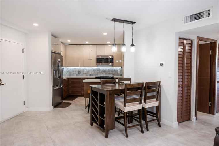 Photo of 7150 Indian Creek Dr #206 Miami Beach, FL 33141