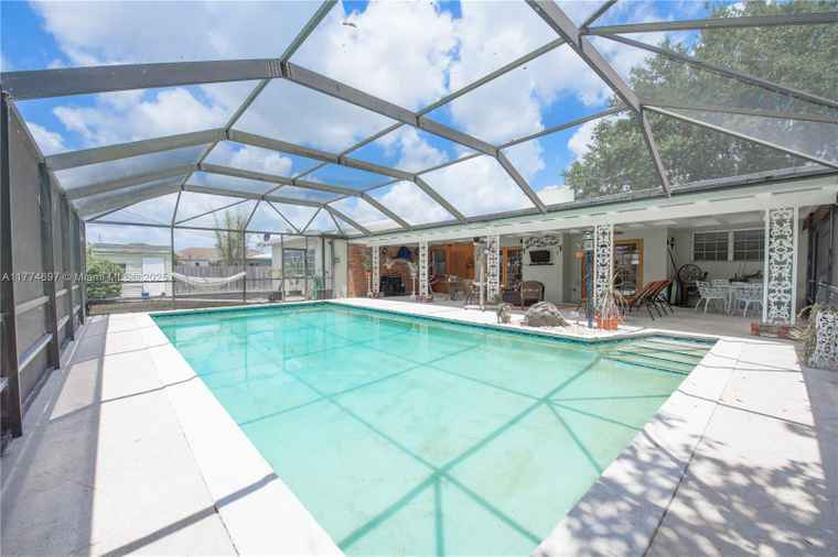 Photo of 434 NW 20th St Homestead, FL 33030