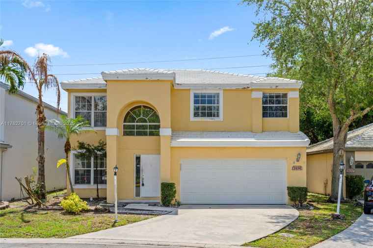 Photo of 9454 NW 8th Cir Plantation, FL 33324