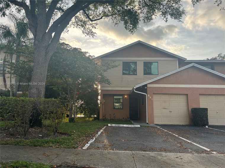 Photo of 224 NW 106th Ter Pembroke Pines, FL 33026