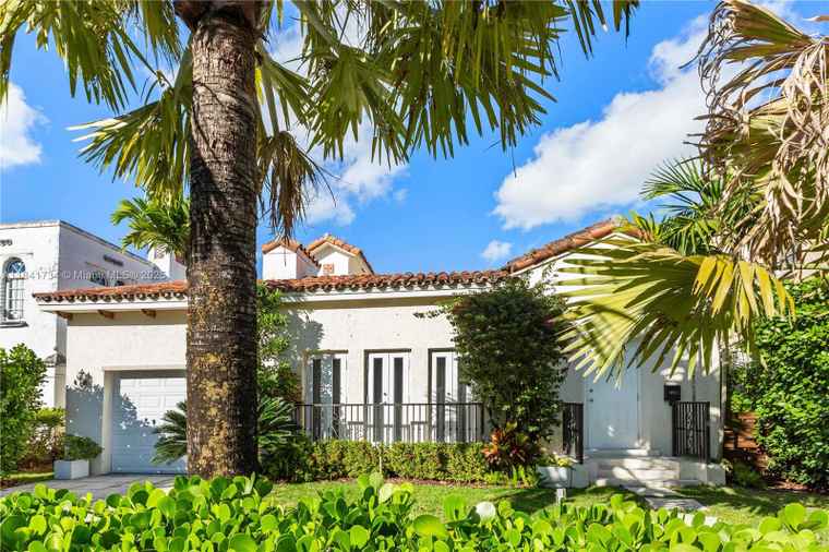 Photo of 737 Alhambra Cir Coral Gables, FL 33134