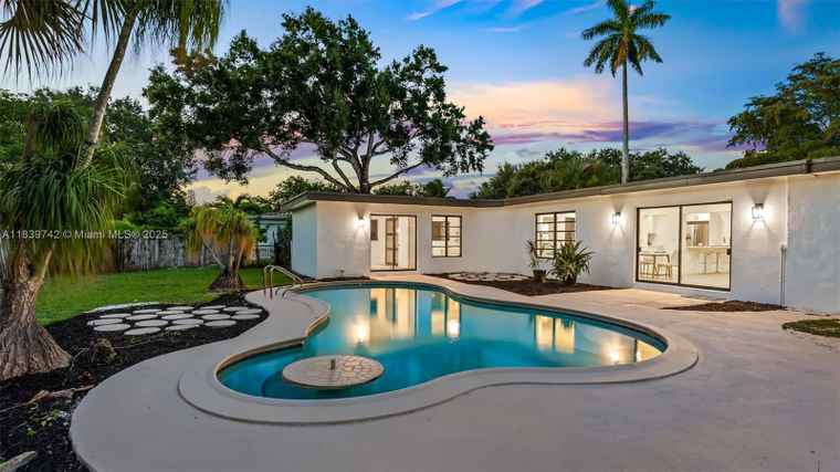 Photo of 885 Azalea Ct Plantation, FL 33317